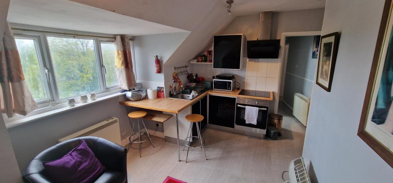 Cosy 2 Bedroom Flat - Sleeps 6 People - Close To Lewisham Dlr/Train Station London Luaran gambar