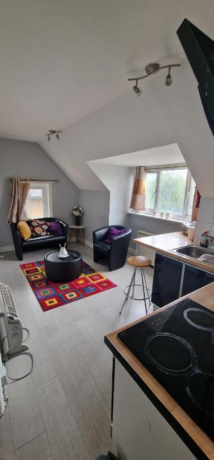 Cosy 2 Bedroom Flat - Sleeps 6 People - Close To Lewisham Dlr/Train Station London Luaran gambar