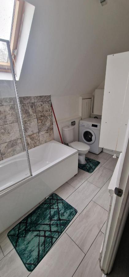Cosy 2 Bedroom Flat - Sleeps 6 People - Close To Lewisham Dlr/Train Station London Luaran gambar
