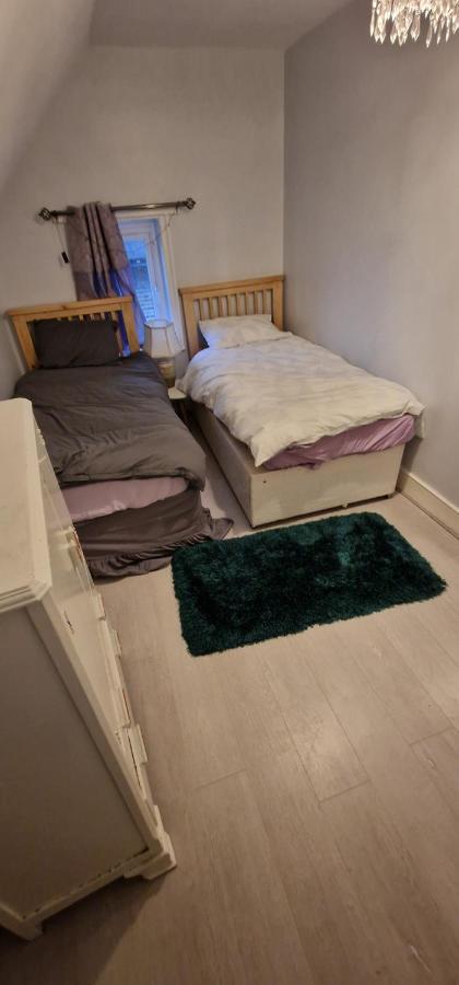 Cosy 2 Bedroom Flat - Sleeps 6 People - Close To Lewisham Dlr/Train Station London Luaran gambar